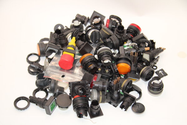 MOELLER Taster, Blindedeckel, Fassungen, Drehschalter, Schalter, Kleinteile  usw 50 Teile