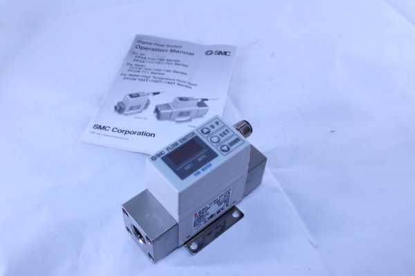 SMC Durchflussschalter PF2W704-F03-67N