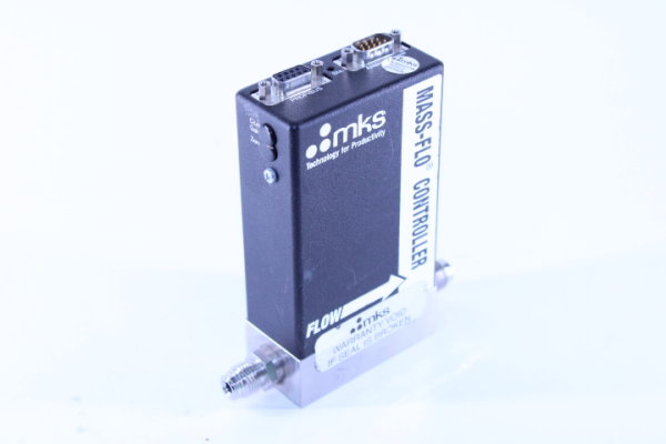 mks  Mass Flow Controller 1179AX52CR14V26/Viton  500 sccm /N2