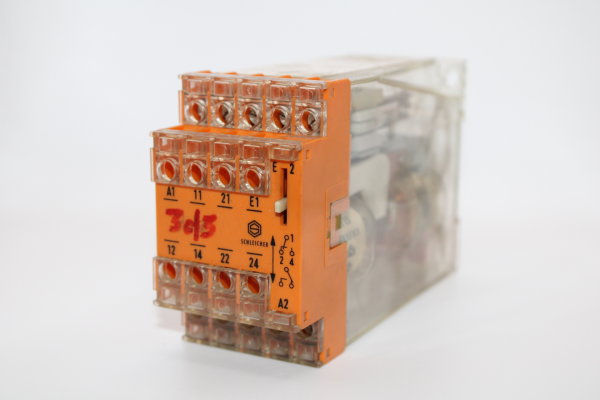 SCHLEICHER Zeitrelais Typ SSP72 220V 50Hz Nr. 15316395 235 035