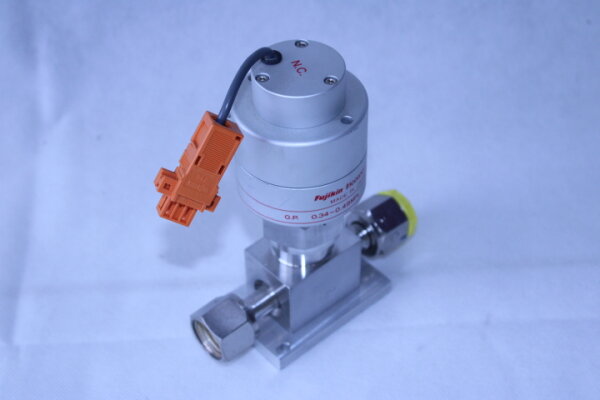 FUJIKIN Ventil Typ N.C.  0.34-0.49 MPa